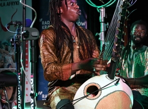 Buba Badjie Kuyateh z zespołem  (czerwiec 2019)