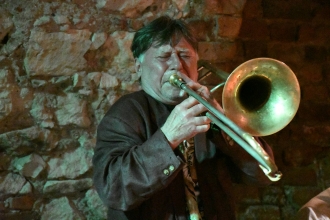 Adam Hall & The Velvet Playboys – Piec Art Acoustic Jazz Club (lipiec 2019)