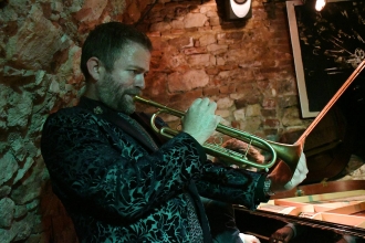 Adam Hall & The Velvet Playboys – Piec Art Acoustic Jazz Club (lipiec 2019)